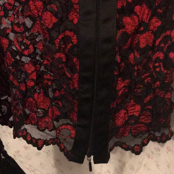 Gorgeous black and red Cache blouse! - Picture 2 of 3